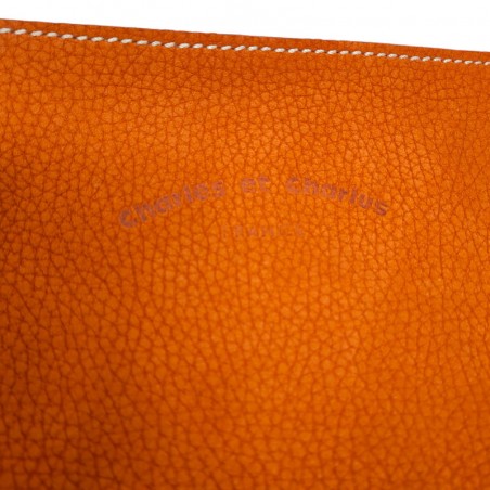 Charles et Charlus Touquet M cuir taurillon couleur orange détail du cuir