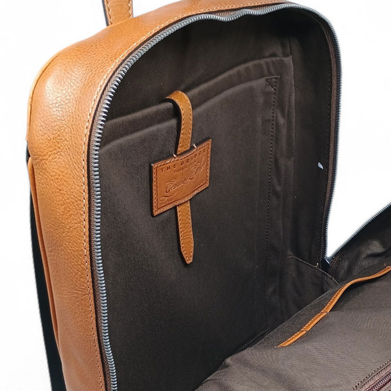 Sac a dos cuir The Bridge 063105 naturel detail poches