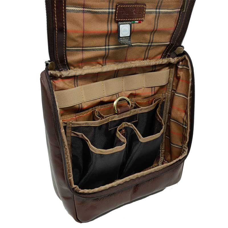 trousse de toilette a suspendre tony perotti cuir marron ouvert